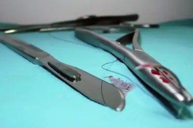 Мужчина дважды пытался самостоятельно сменить себе пол