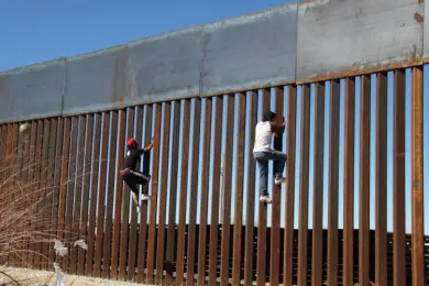 Трампу запретили строить стену на границе с Мексикой