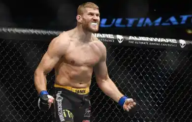 Ян Блахович победил нигерийца Исраэля Адесанью. Полное видео боя