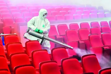 Кинопрокат не переживет. Премьера просят отменить запрет на посещение кинотеатров