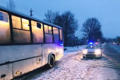 Автобус переехал ногу 11-летнему мальчику в Караганде