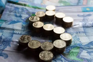 Курс доллара составил 393 тенге на KASE