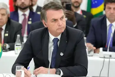 Второй тест отрицательный. Президент Бразилии здоров