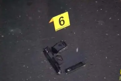 Грабители с пистолетом ворвались в ломбард Алматы. Но им не поздоровилось. Видео