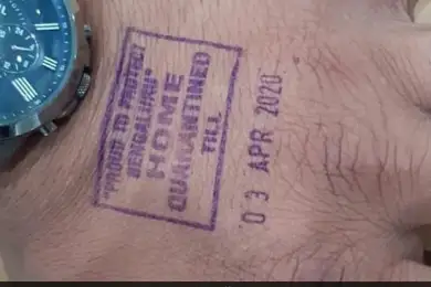 Домашний карантин. Такой штамп стали ставить индийцам прямо на запястье