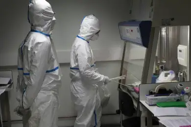 Коронавирус живет 37 дней до появления симптомов. Он стал незаметным