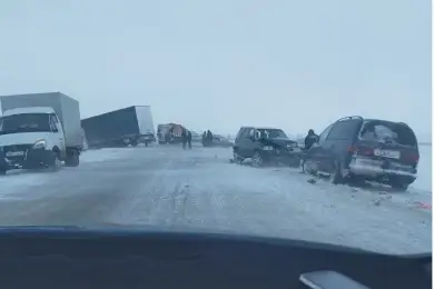 Массовая авария с участием 11 машин произошла на трассе Самара - Шымкент 