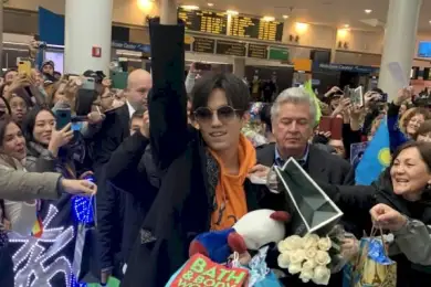 Димаша встретила с фурором толпа фанатов в Нью-Йорке