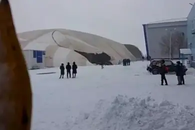 Разрушился купол футбольного стадиона в Сатпаеве