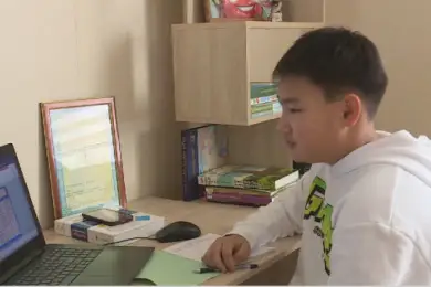 Онлайн-уроки для школьников отменили — министр Аймагамбетов