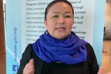 Лауреат премии за храбрость Сайрагуль Сауытбай поздравила всех женщин мира с праздником — посольство РК в США