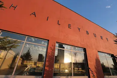 Экс-директор Haileybury Astana подозревается в педофилии