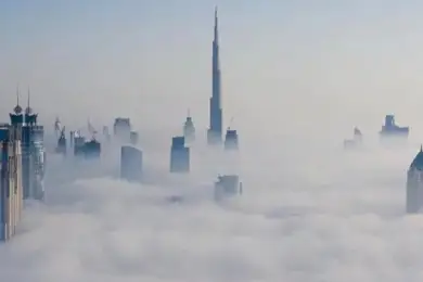 Дубай ушел под воду, а крупнейший в мире небоскреб подвергся удару молнии