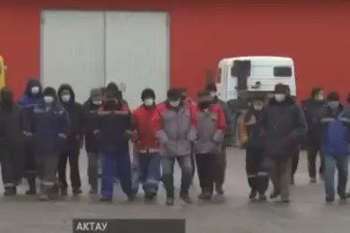 Транспортники Мангистау взбунтовались. Три месяца сидят без хлеба. Видео