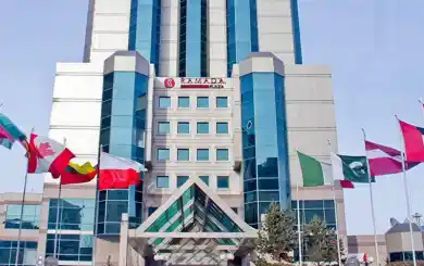 Здание бывшего отеля Ramada Plaza продадут с молотка