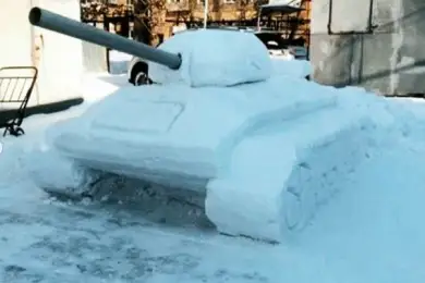 Снежный танк выстрелил в Павлодаре