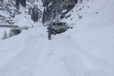 Семь снежных лавин обрушилось в Алматы