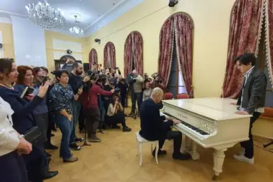 Димаш Кудайберген прокомментировал ситуацию со вспышкой коронавируса