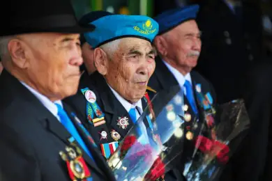 Токаев поздравил народ Казахстана с Днем Победы