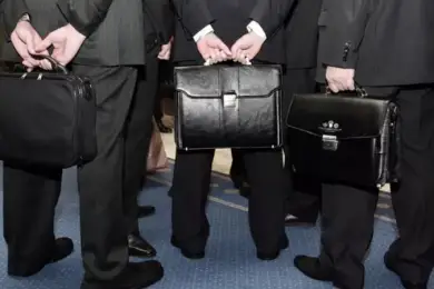 «Родившимся в понедельник» чиновникам щедро оплатят работу в праздники