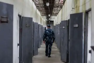 Романтический побег. Зек сбежал из колонии Шымкента к любимой