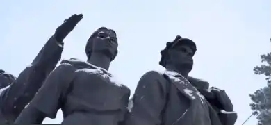 кадр из видео