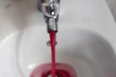 Шампанское вместо воды потекло из кранов в итальянской деревне