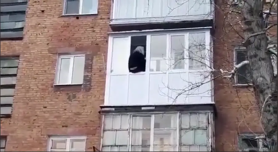 кадр из видео