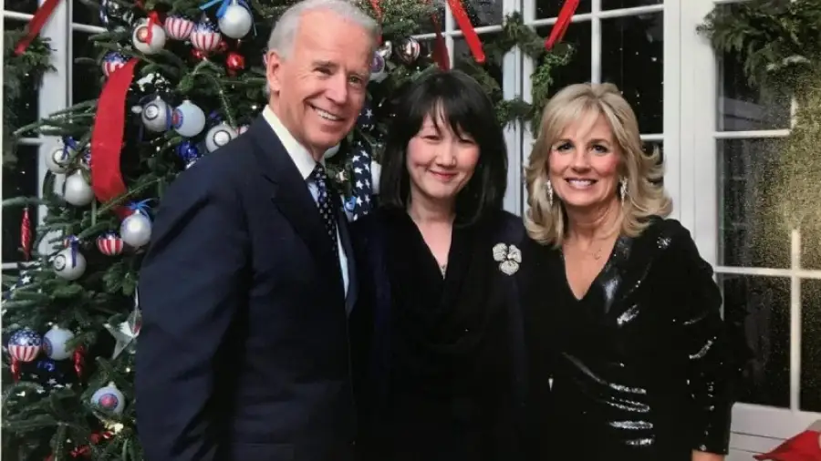 Джо Байден и Асель Робертс