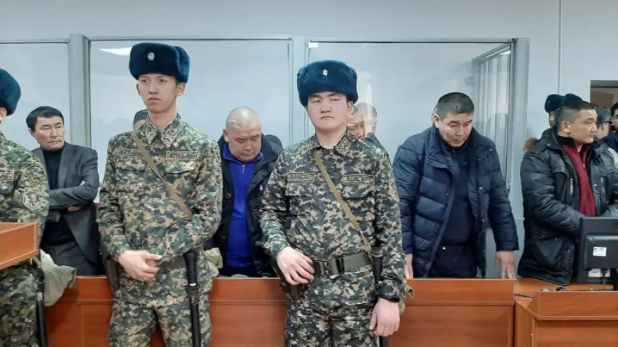 из зала суда