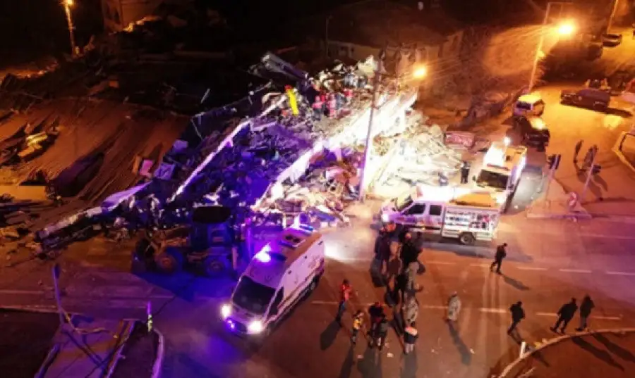 Разрушительное землетрясение в Турции: погибло до 19 человек