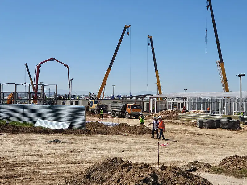 на стройке госпиталя в Шымкенте