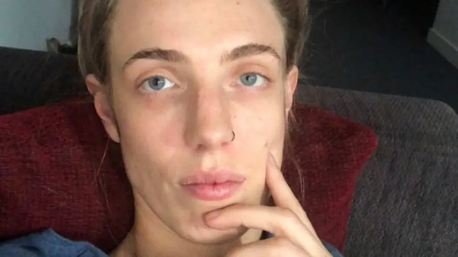 медсестра Эмили Моррис (Emily Morris)