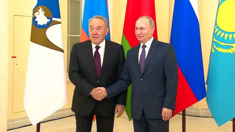 кадр из видео