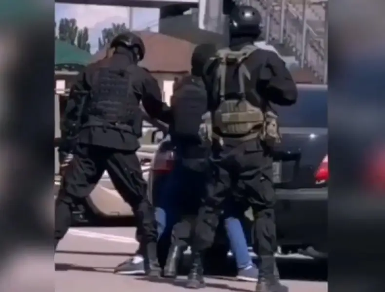 кадр из видео