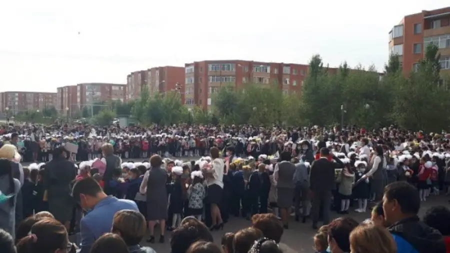 Сесть за парту в 1 «Ы» — школа Косшы приняла 700 первоклассников