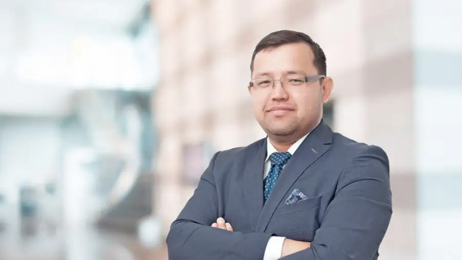 Олжас Худайбергенов