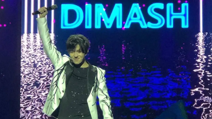 Димаш Кудайберген выступил в Нью-Йорке с космическим шоу