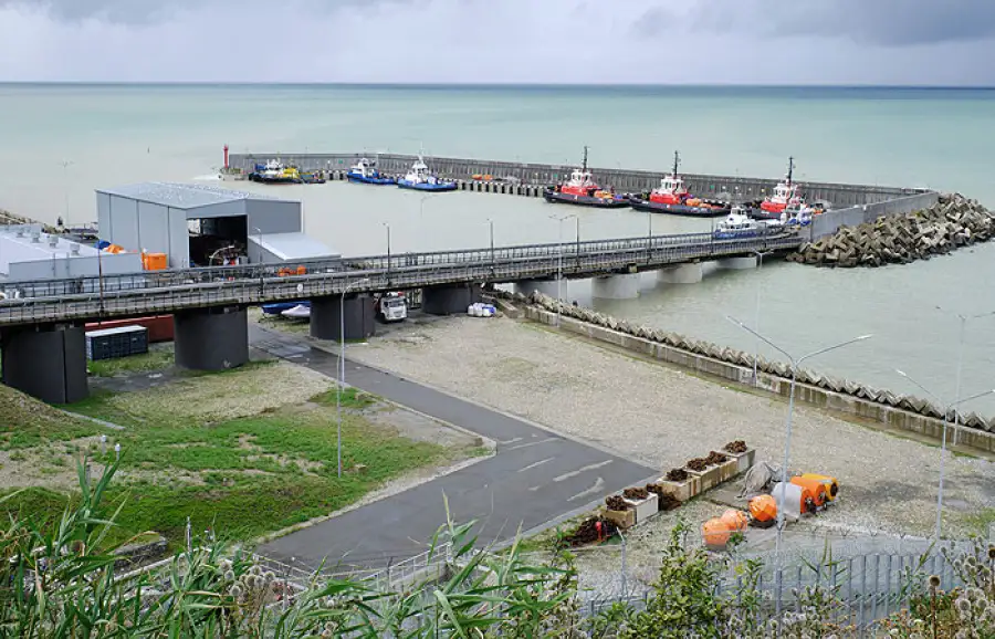 Вид на морской терминал КТК в Новороссийске. Фото: Юрий Березнюк/ТАСС
