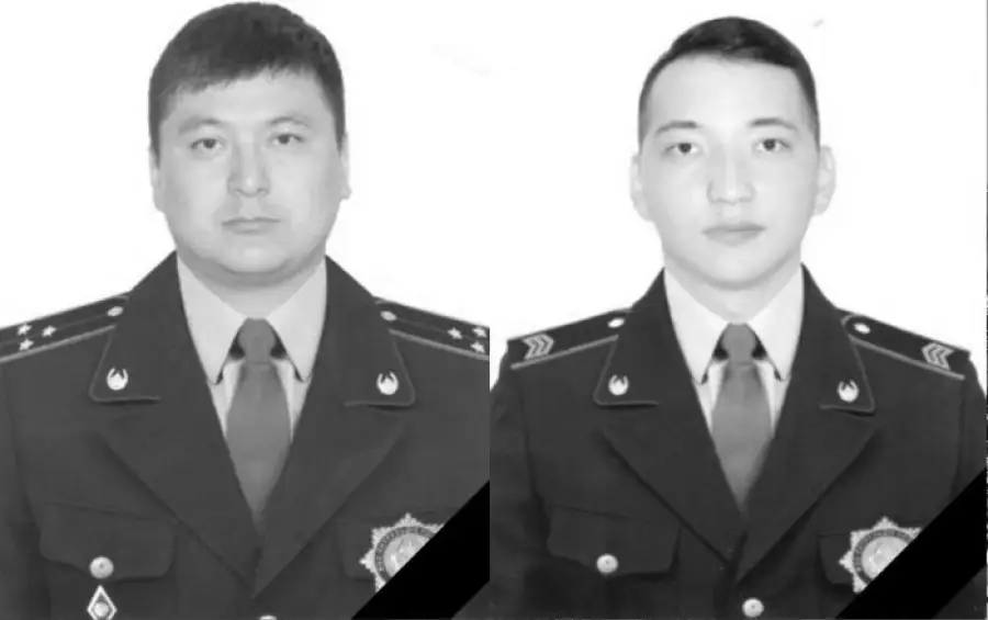 Токаев наградил посмертно погибших полицейских