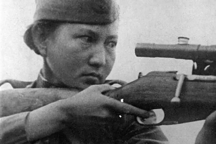 Снайпер Алия Молдагулова