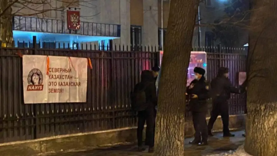 Казахстану пора вводить «черные списки» — Досым Сатпаев