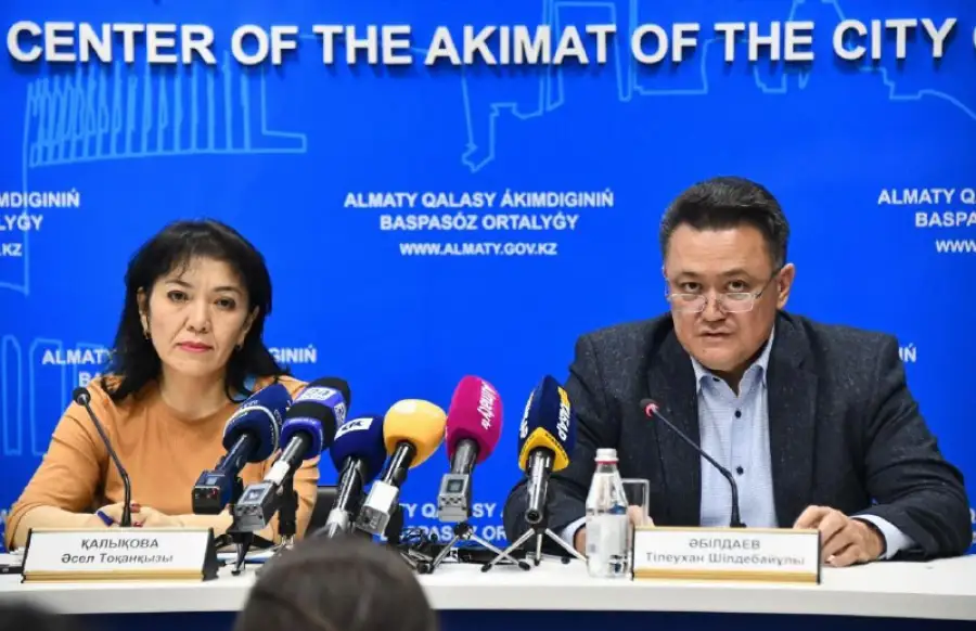 на брифинге