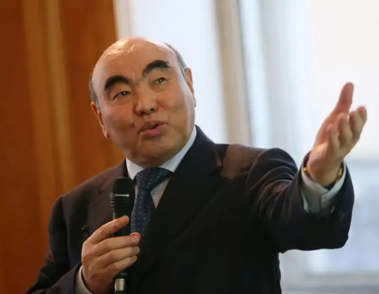 Аскар Акаев