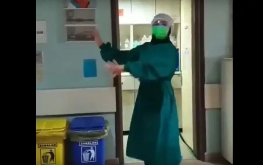 кадр из видео