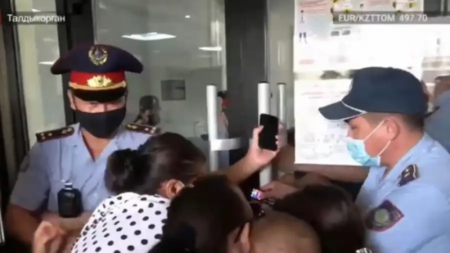 кадр из видео