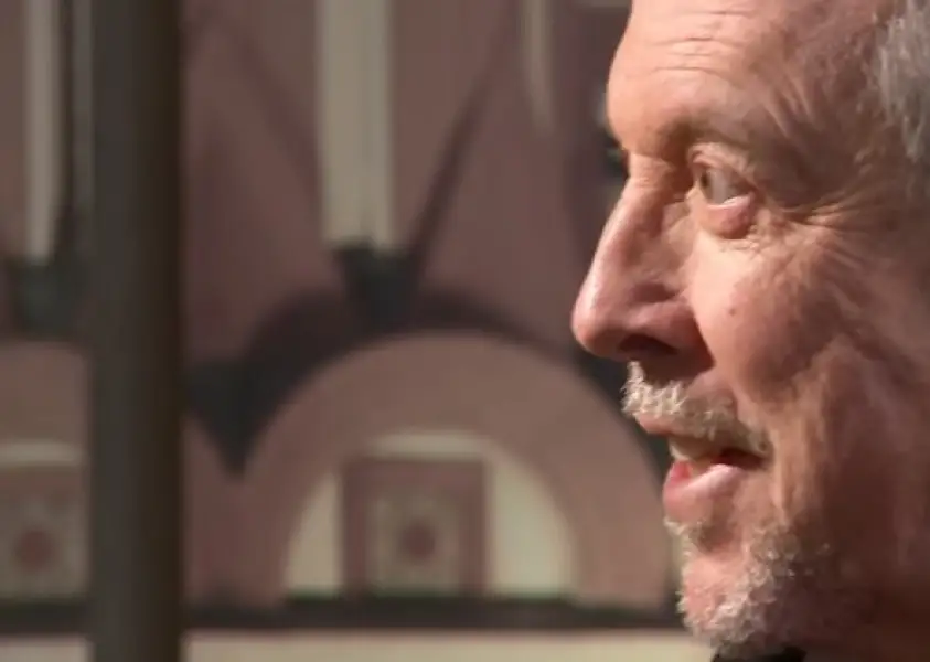 кадр из видео