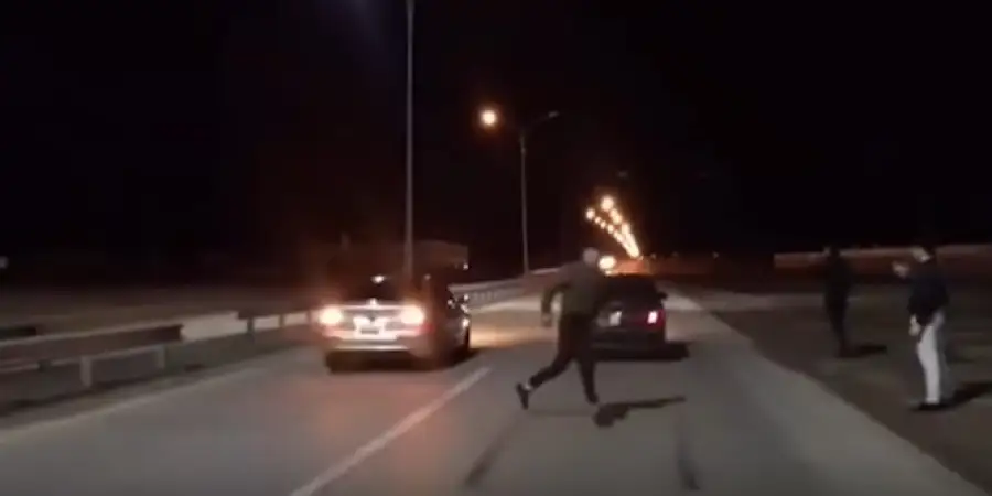 кадр из видео