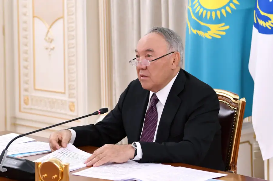 Нурсултан Назарбаев на заседании АНК