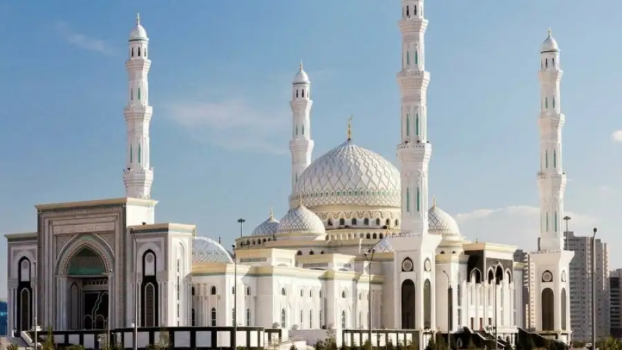 Токаев поздравил казахстанцев с праздником Курбан айт